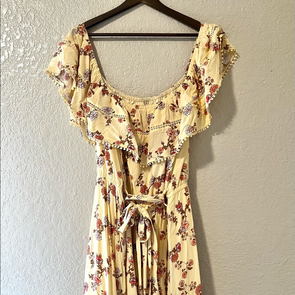 Brand new worn once off the shoulder maxi (yellow)